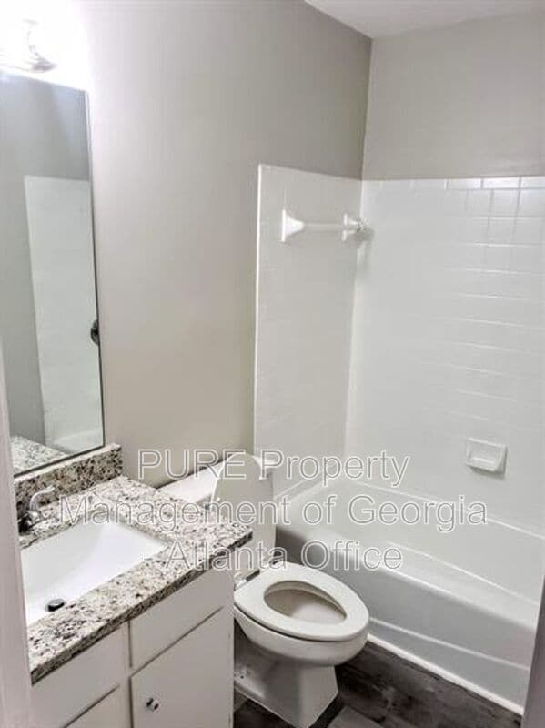 Building Photo - 5031 Village Green Way