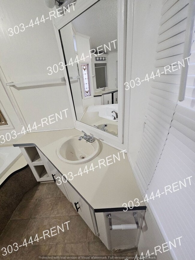 Building Photo - 3 Bedroom 2 Bath Mobile Home!