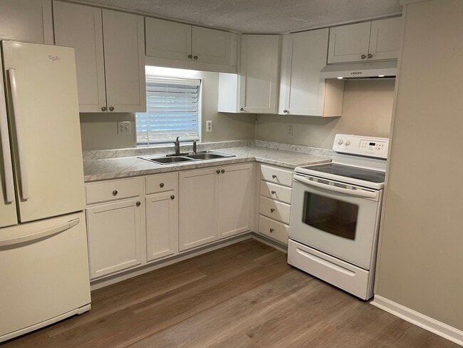 Building Photo - 3 BEDROOM 2 BA SINGLEWIDE  MOBILE HOME W R...