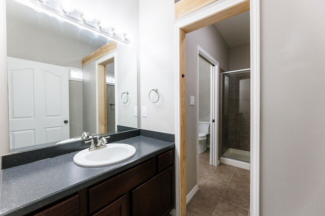 Building Photo - Spacious 3-Bedroom in Gated Community