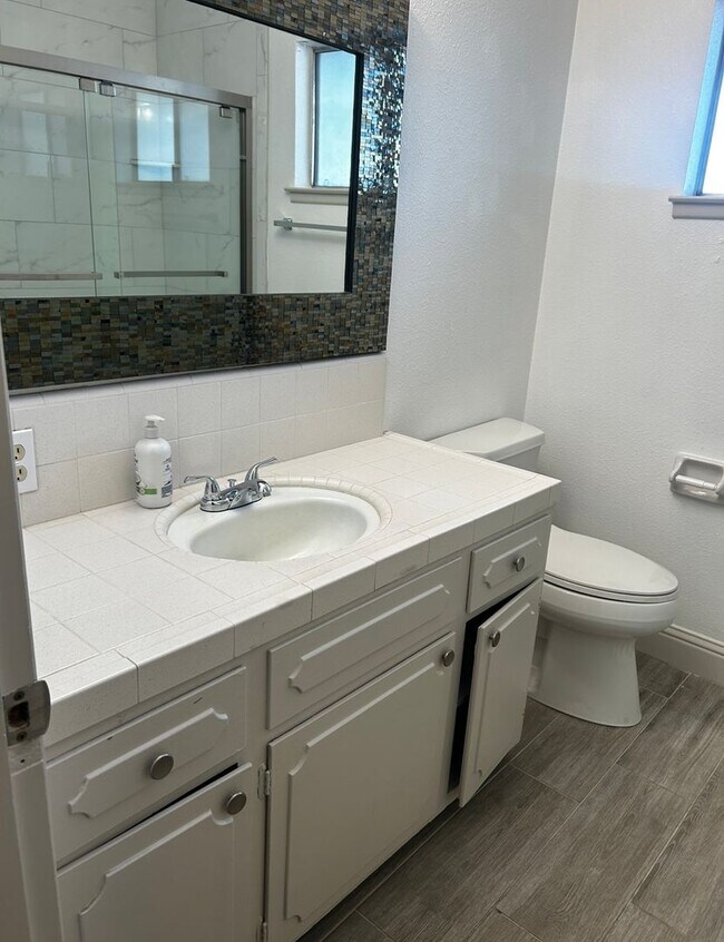 Building Photo - Spacious 3 Bedroom Fresno Home