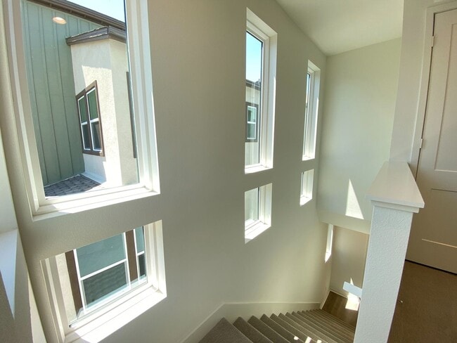 Building Photo - 2 BEDROOM HOME FOR LEASE IN IRVINE