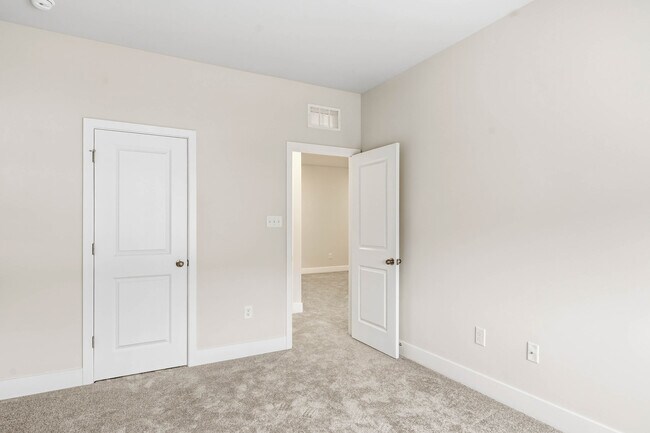 Building Photo - 32066 White Tail Dr