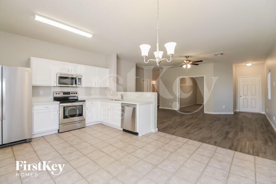 Building Photo - 1232 E Omega Dr