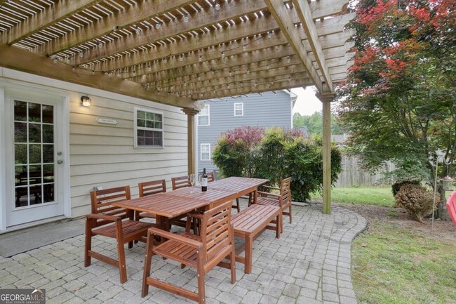 Building Photo - 1360 Silvergate Dr