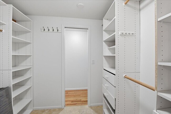 Building Photo - 3bd/1.75ba Shoreline Home