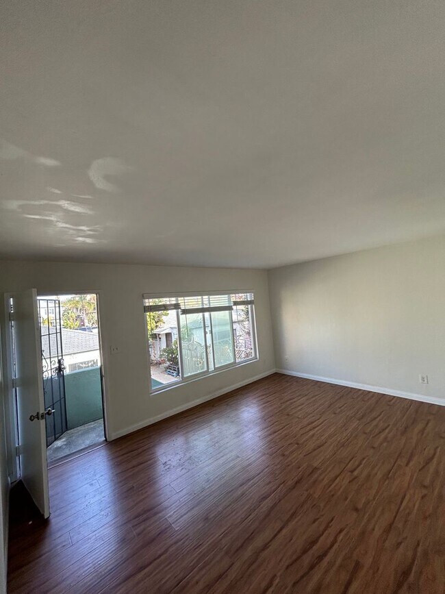 Building Photo - 841-845 Felspar Street