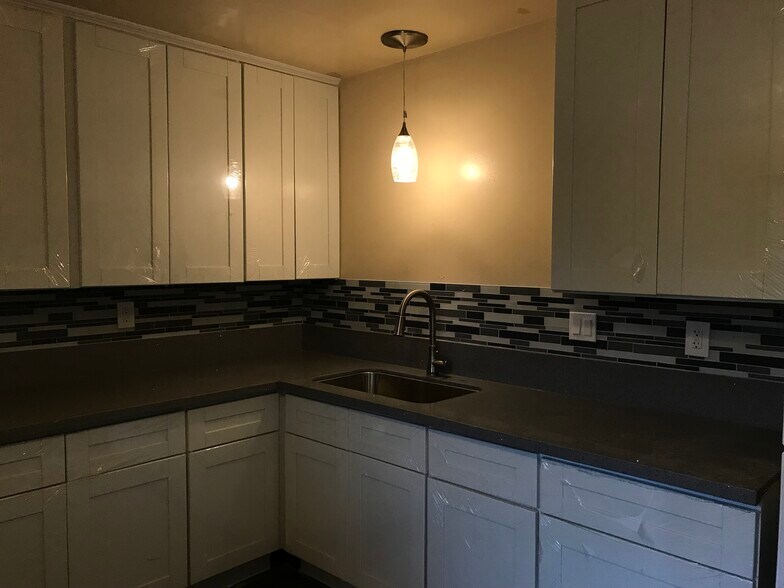 Kitchen - 642 Lemar Park Dr