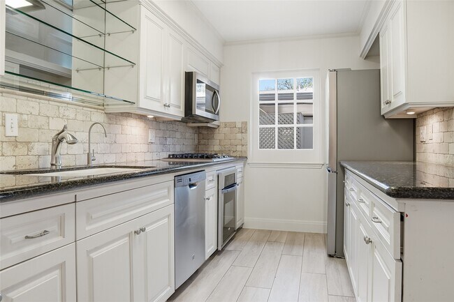 Building Photo - 5817 Valley Forge Dr