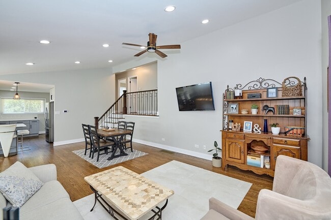 Building Photo - 1226 Longmeadow Dr