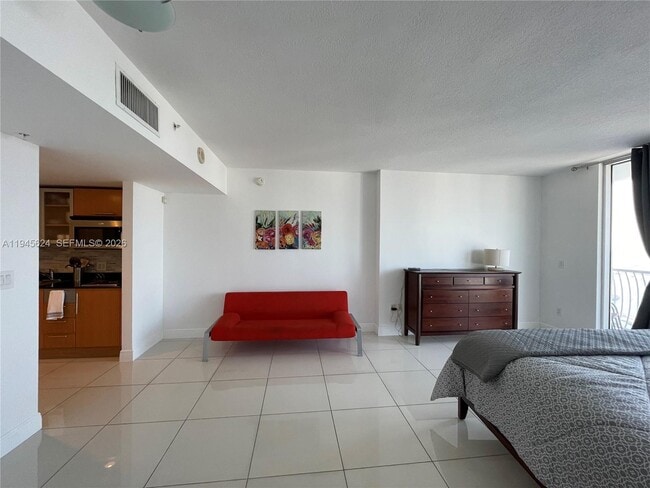 Building Photo - 1750 N Bayshore Dr