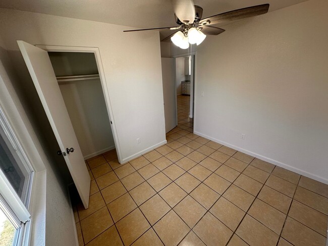 Building Photo - Duplex Home Available Now!