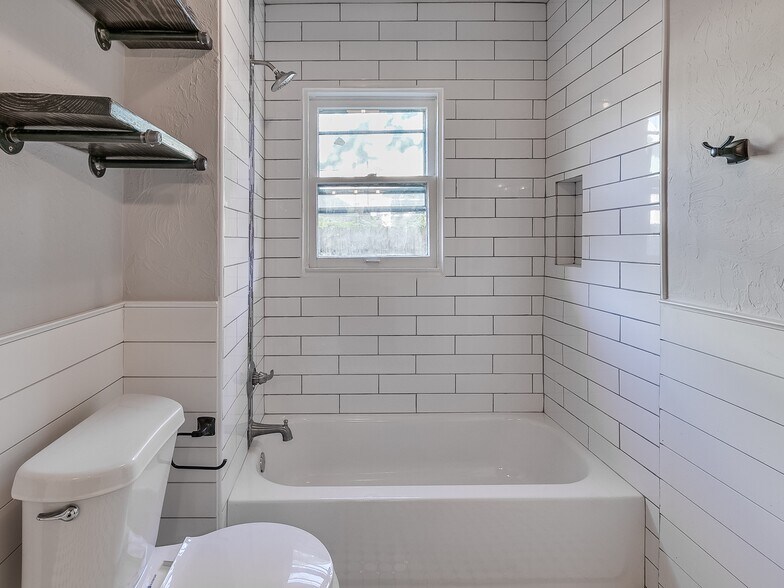 Building Photo - 1004 NW 32nd St