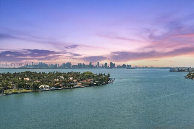 Building Photo - 900 Bay Dr