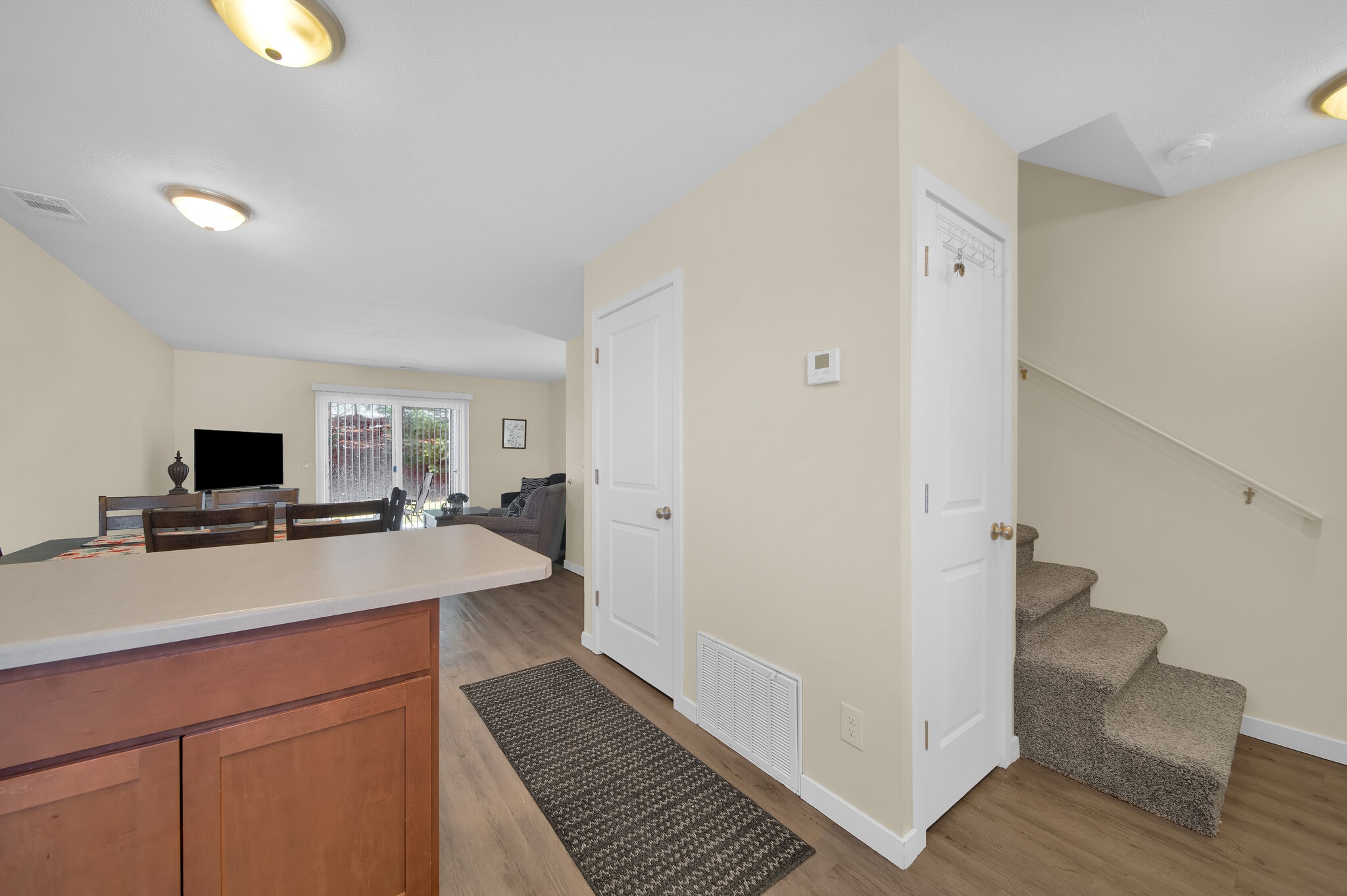 Building Photo - 3843 Vale Dr