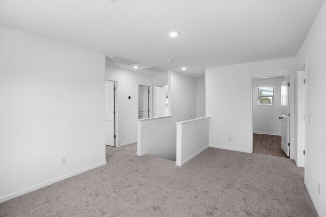 Building Photo - 5749 Club House Dr