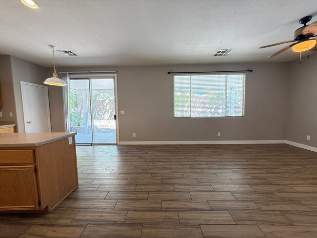 Building Photo - 9536 Sunshade Ct