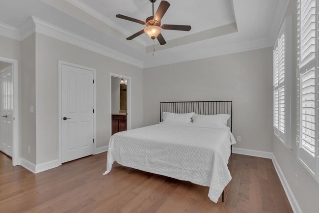 Building Photo - Charming Townhome in the Heart of Berry Fa...