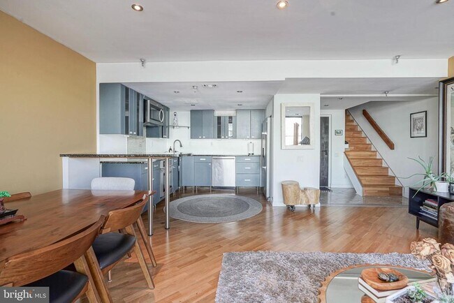 Building Photo - 3 N Christopher Columbus Blvd