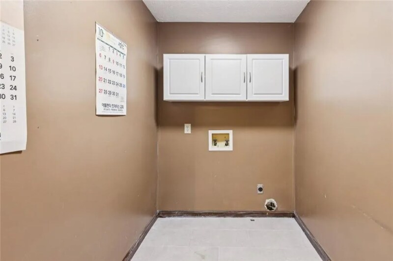 Building Photo - 1616 Maple Ridge Dr