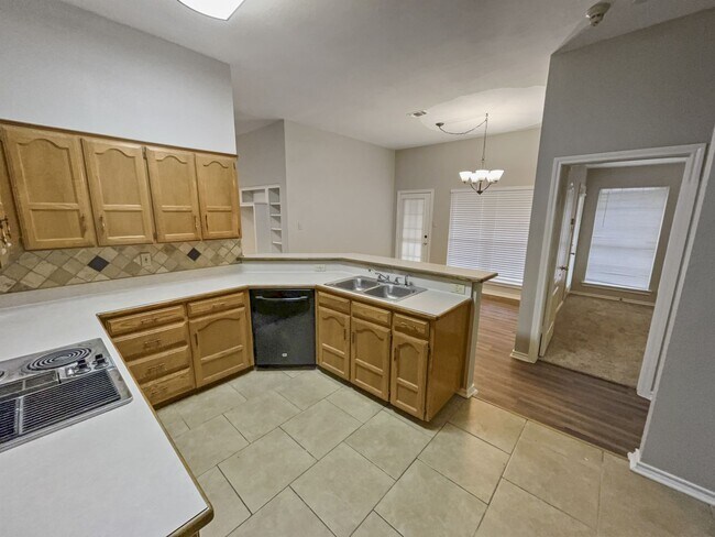 Building Photo - Charming 3 Bed, 2 Bath Home in Prime Fort ...