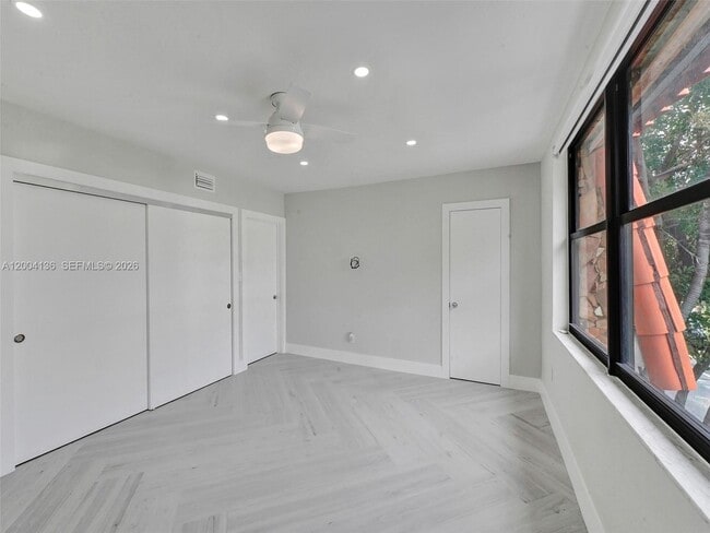 Building Photo - 3744 NE 167th St