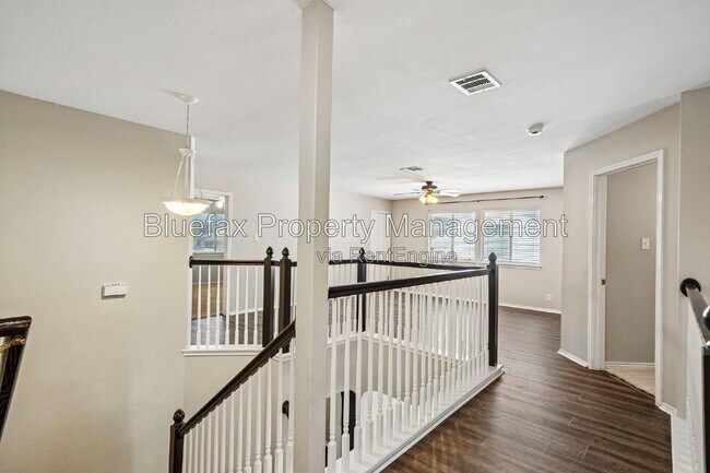 Building Photo - 315 Hollow Grove