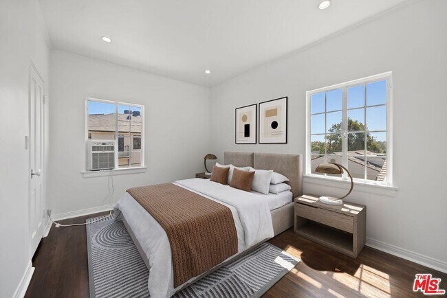 Building Photo - 148 S Camden Dr