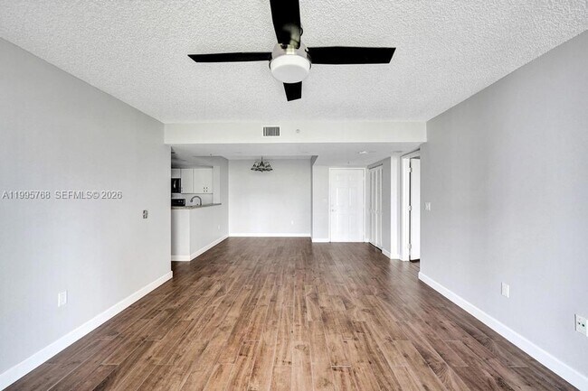 Building Photo - 520 SE 5 Ave