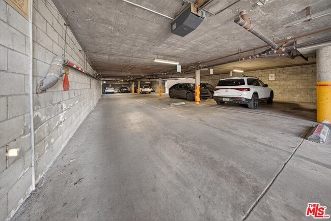 Building Photo - 11063 Cumpston St