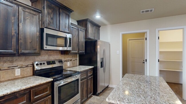 Building Photo - 2 WEEKS FREE RENT + $1,895 ONE STORY 4 BEDROOM WITH 3 FULL BATHS