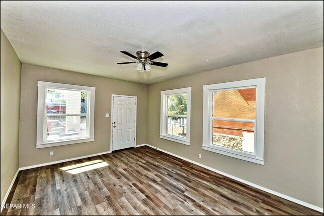 Building Photo - 615 Arizona Ave