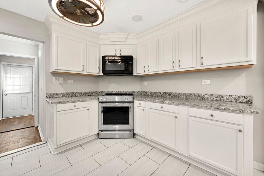 Building Photo - 2229 Beecher Cir SW