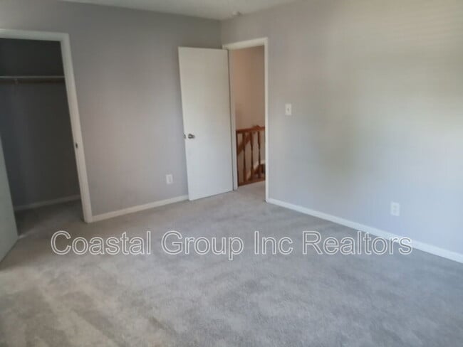 Building Photo - 2449 Reagan Ave