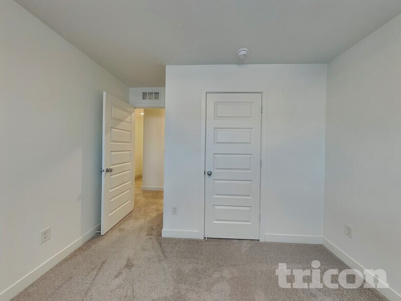 Building Photo - 11831 Moorfield Ln