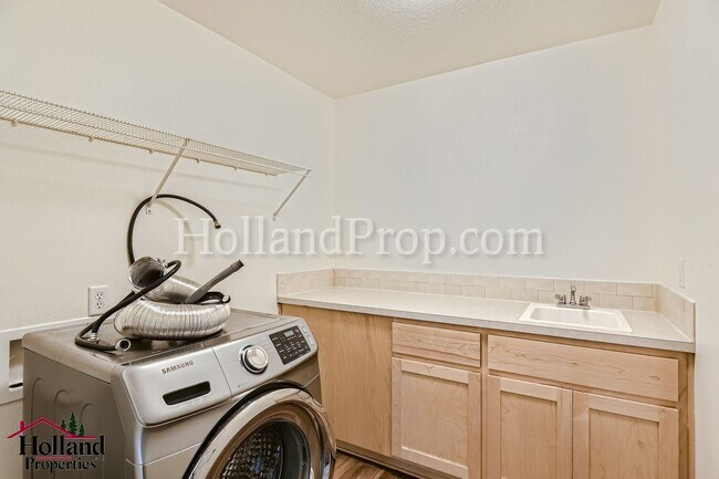 Building Photo - Beautiful Home in Prime North Plains Location – Walk to Parks & Downtown! Special $150 credit on ...