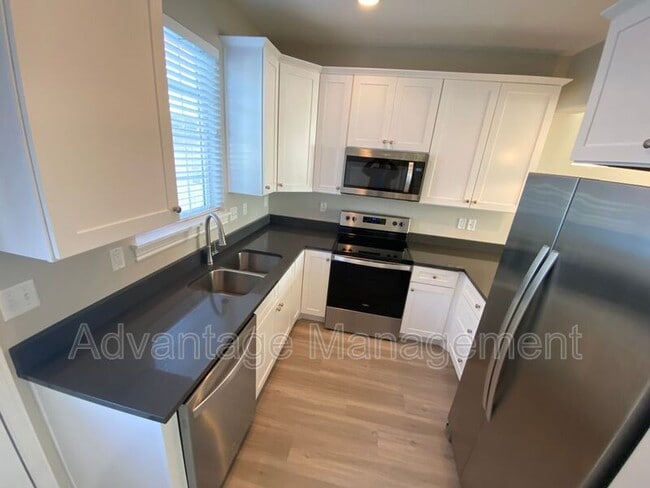 Building Photo - 738 N 150 E St