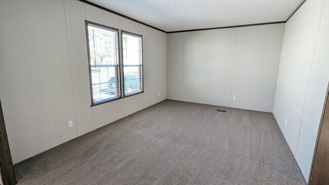 Building Photo - 46000 Geddes Rd