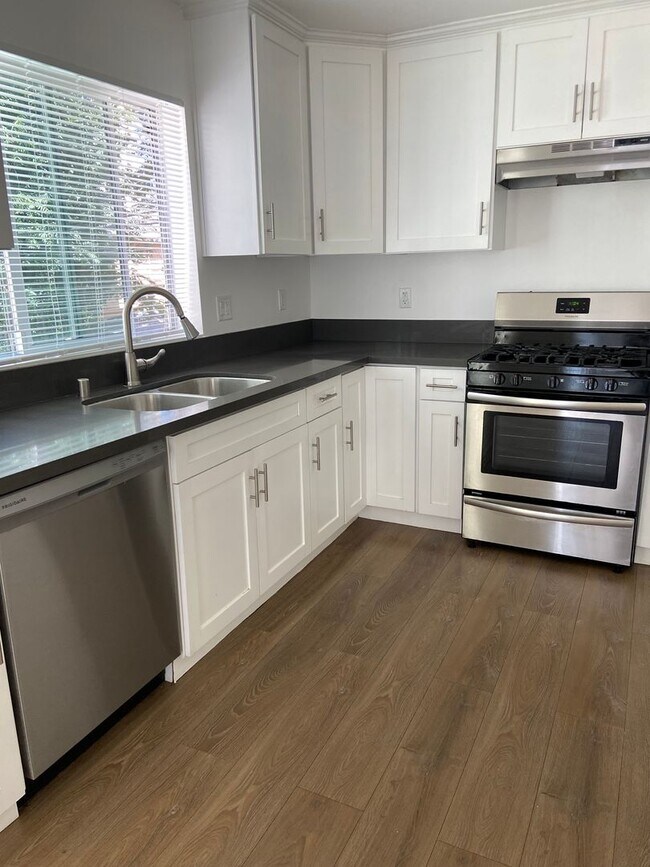 Building Photo - 11512 Emelita St