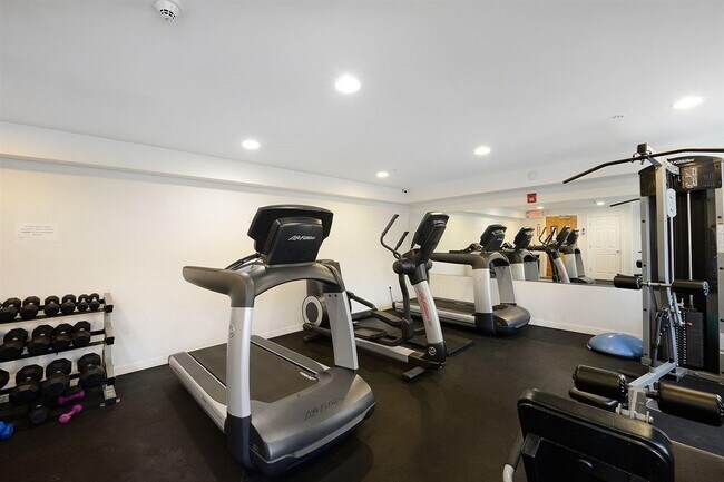 Building Photo - 1325 Adams St