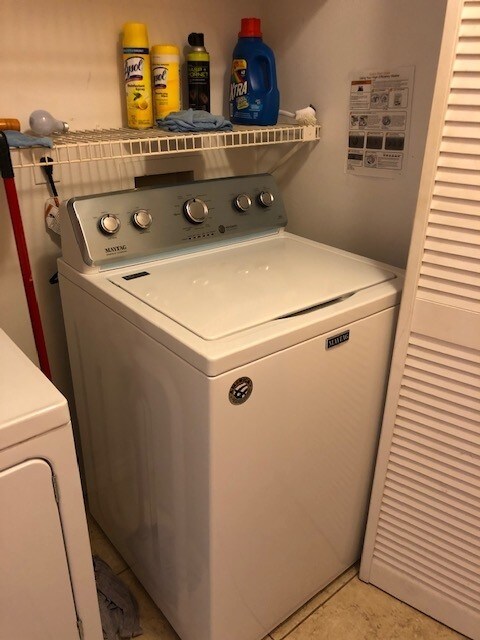 Building Photo - 5283 Vineland Rd