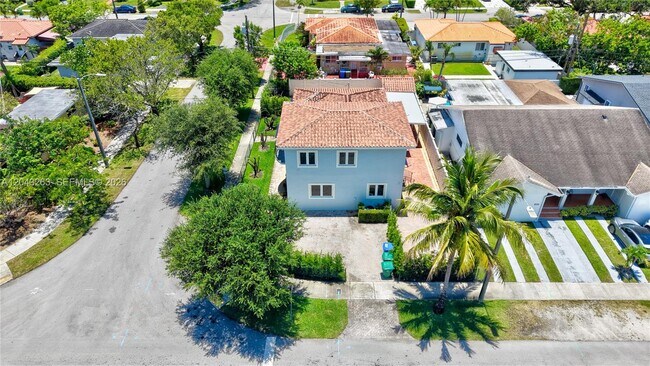 Building Photo - 500 SW 51st Ct