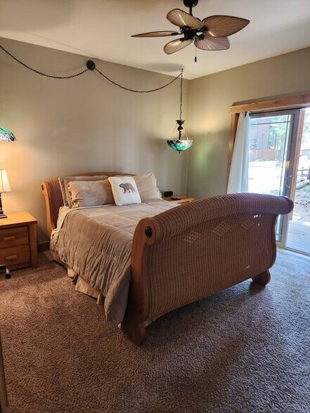 Queen Room - 2989 Fresno Ave