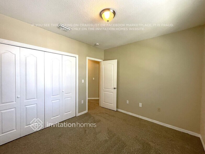 Building Photo - 10522 SW 161st Ave