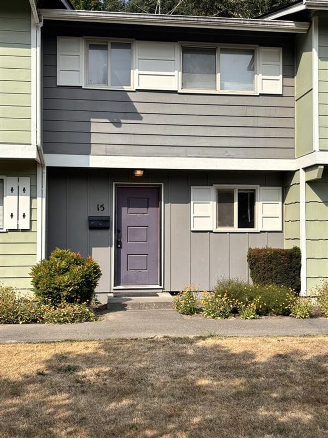 Building Photo - Two Story 2 Bedroom Condo