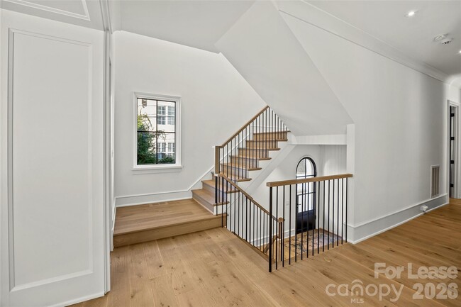 Building Photo - 2622 Chelsea Dr