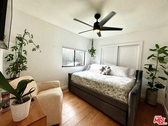 Building Photo - 2241 1/2 Harwood St