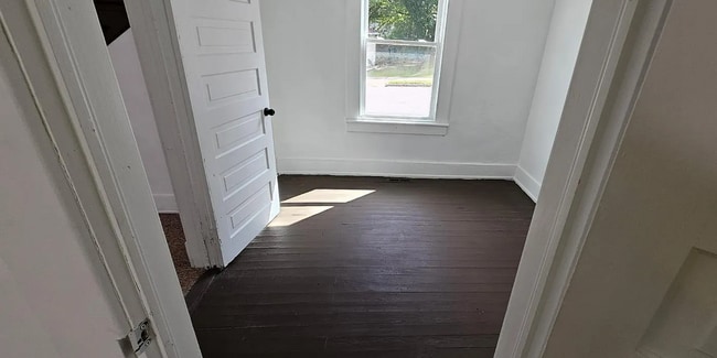 Building Photo - 4 Bedroom 1 Bath House Available to Rent f...