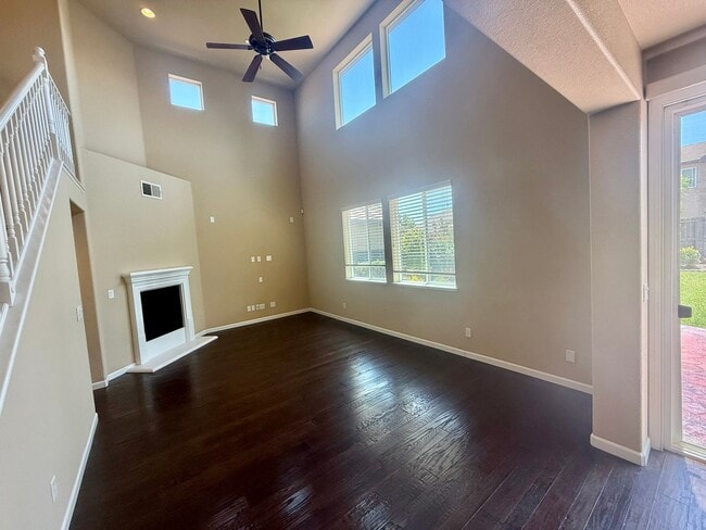 Building Photo - Charming 4 Bedroom Home in Springlake