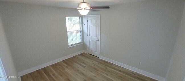 Building Photo - 3559 Pond Ridge Ct W